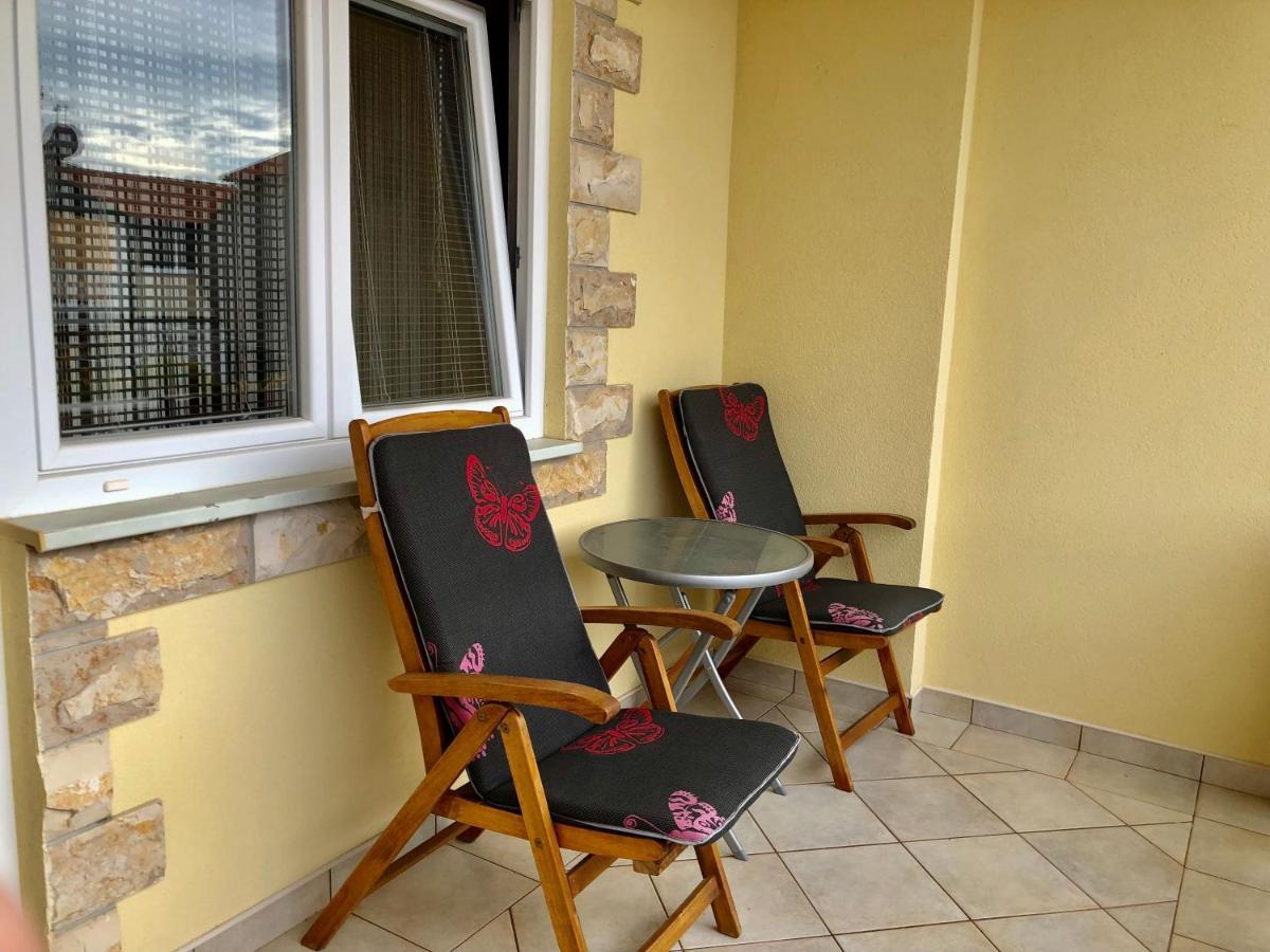 Apartments Pine & Oak With Shared Seasonal Hot Tub Privlaka  Exterior photo
